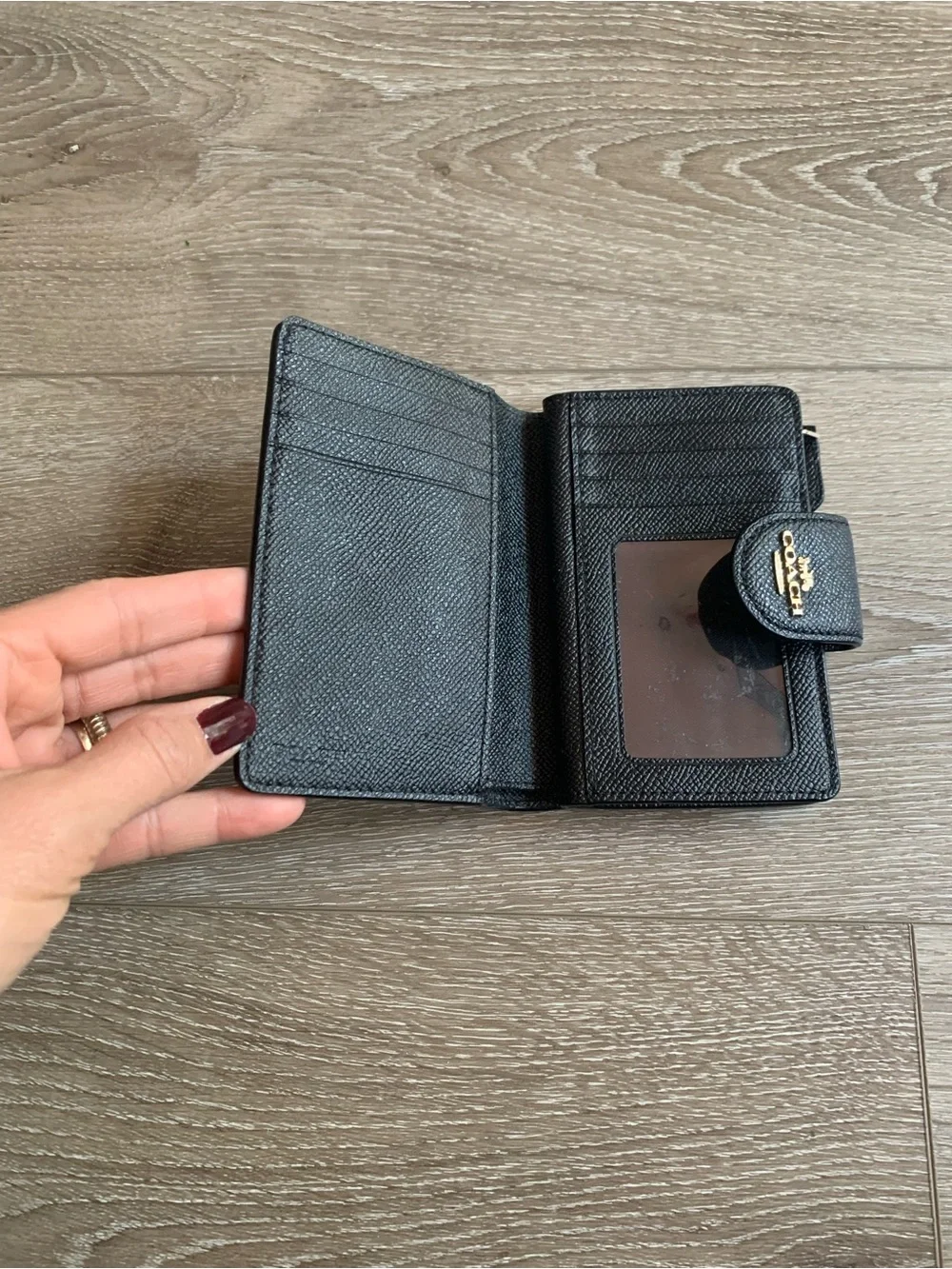 Coach women's Medium Corner Zip Wallet Crossgrain leather. Good Condition